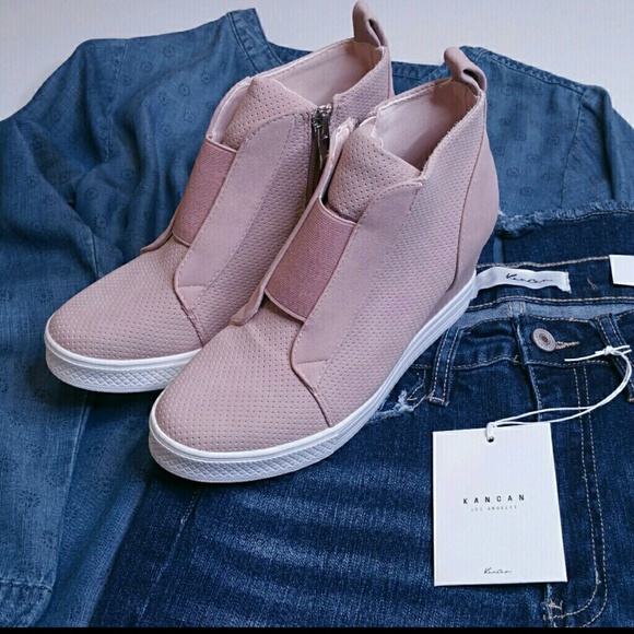Kara and Kate Shoes - LAST ONE!! Sz 7 Zoey Blush Wedge Sneaker